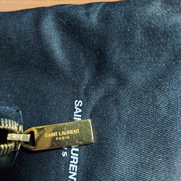 Yves Saint Laurent Classic Y Zippy Wallet - Picture 3 of 5